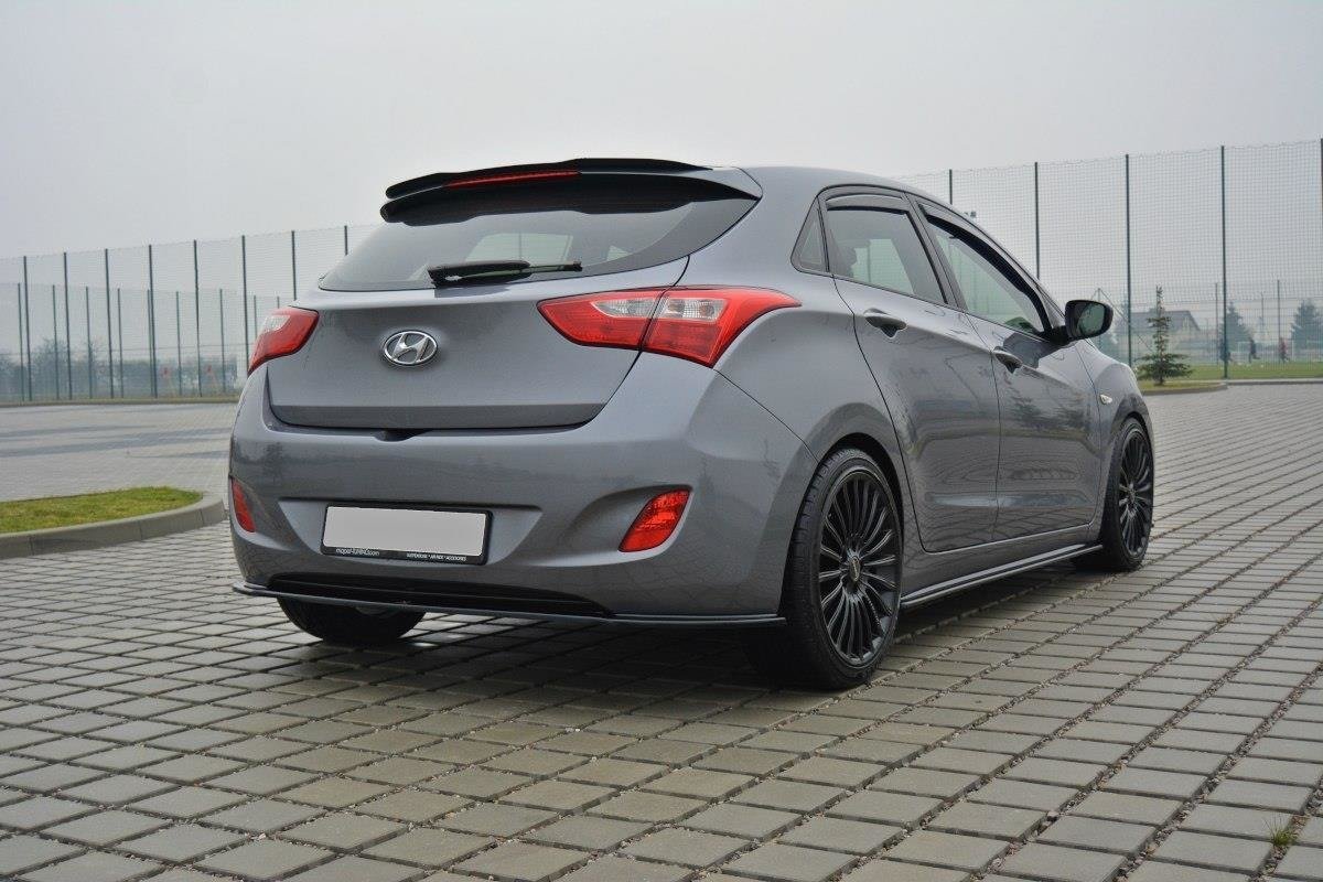 Mittlerer Diffusor Heck Ansatz für Hyundai i30 mk.2 schwarz matt