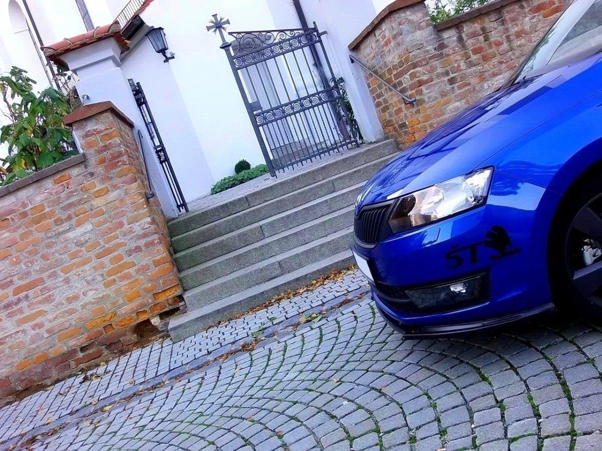 Front Ansatz V.1 für Skoda Rapid schwarz Hochglanz