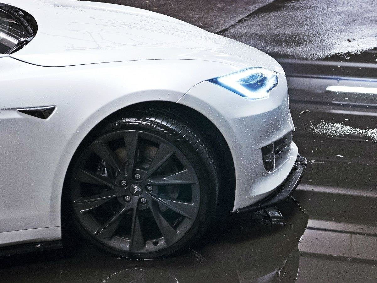 Front Ansatz V.1 für Tesla Model S Facelift schwarz Hochglanz