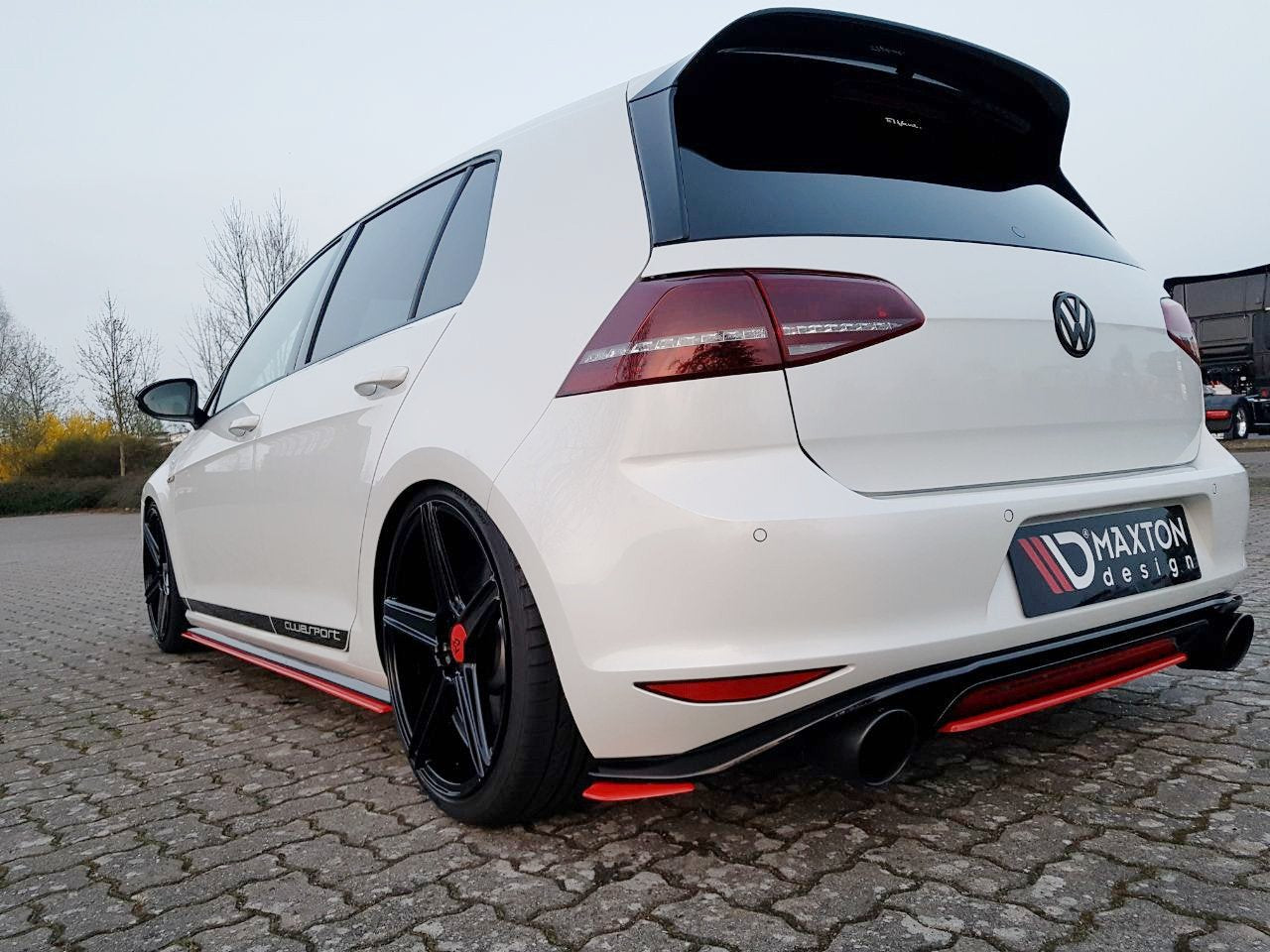 Mittlerer Diffusor Heck Ansatz für VW GOLF Mk7 GTI CLUBSPORT schwarz matt