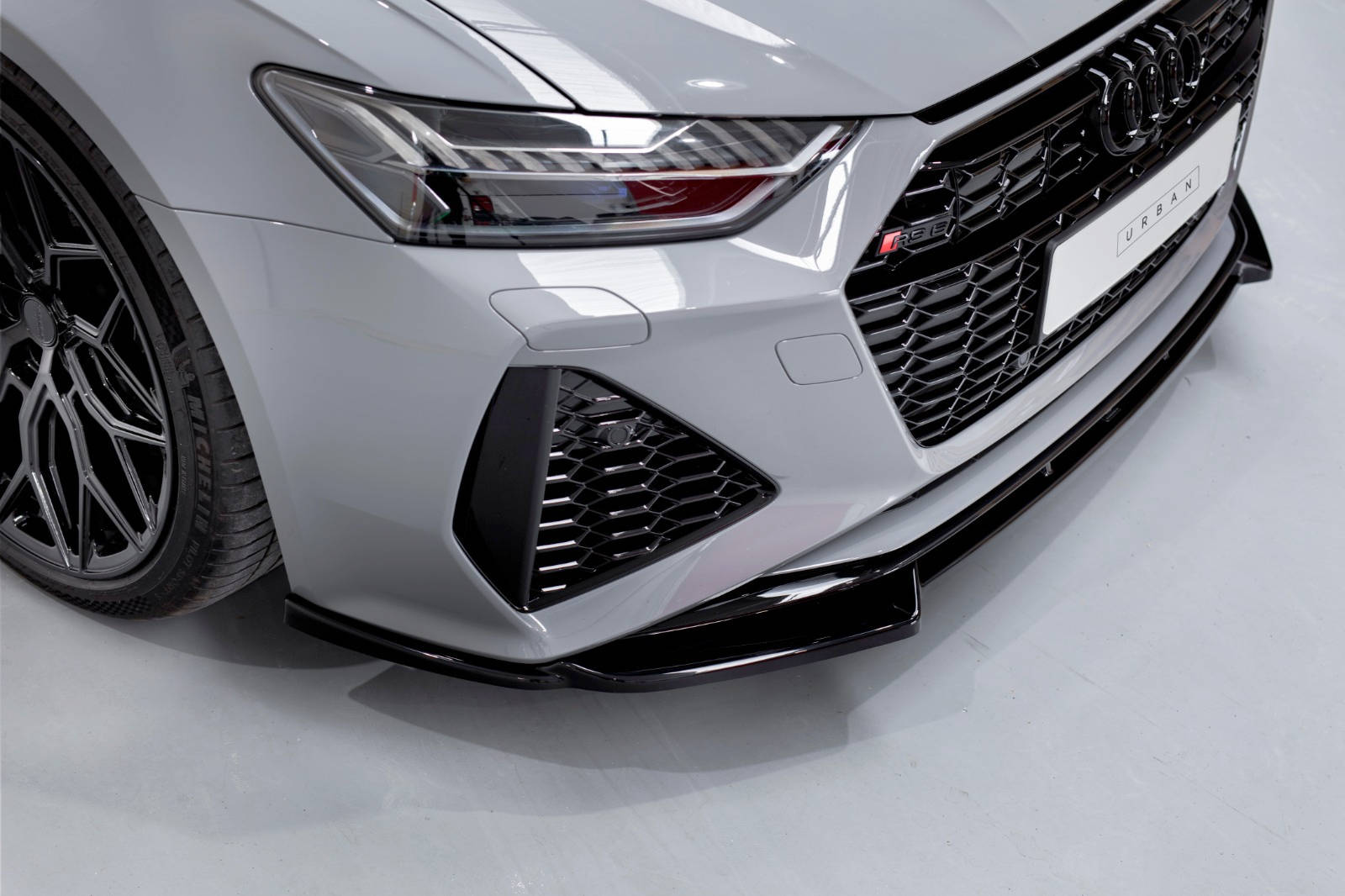 Front Ansatz V.1 für Audi RS6 C8 / RS7 C8 schwarz Hochglanz