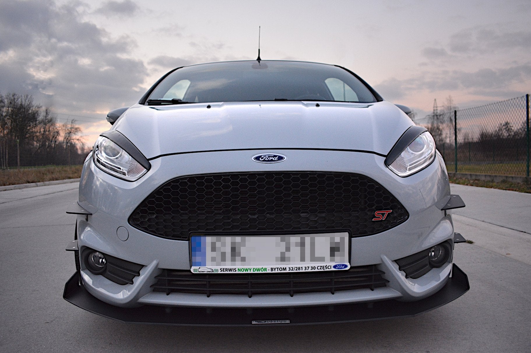 Scheinwerfer Blenden Böser Blick V.1 für Ford Fiesta ST / ST-Line / Standard Mk7 FL schwarz Hochglanz