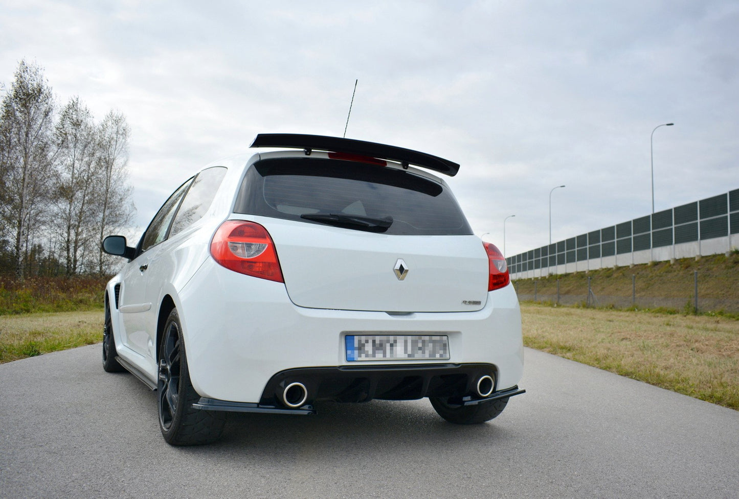 Heck Ansatz Flaps Diffusor für RENAULT CLIO MK3 RS FACELIFT Carbon Look