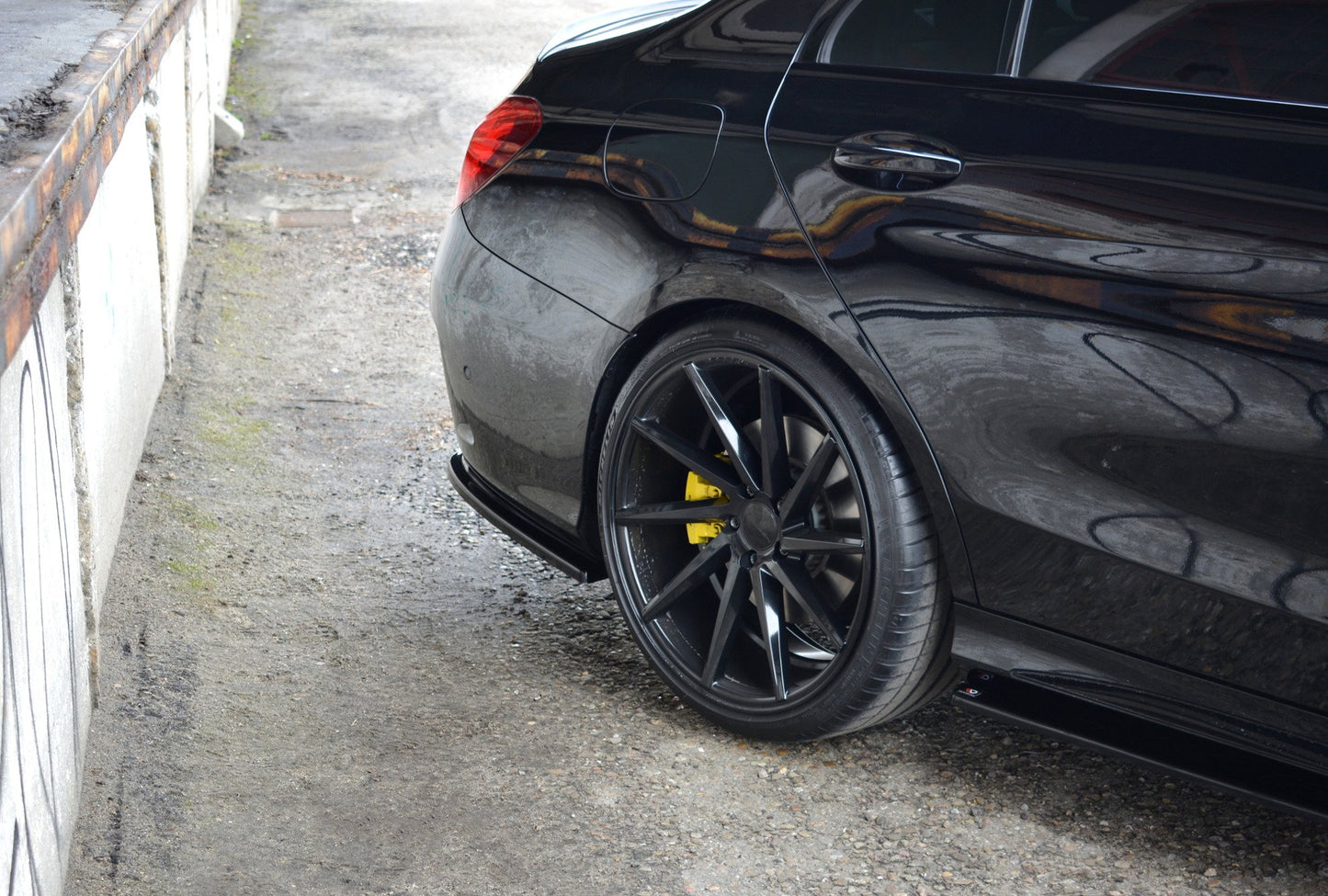Heck Ansatz Flaps Diffusor für MERCEDES- BENZ C43 AMG W205 schwarz matt