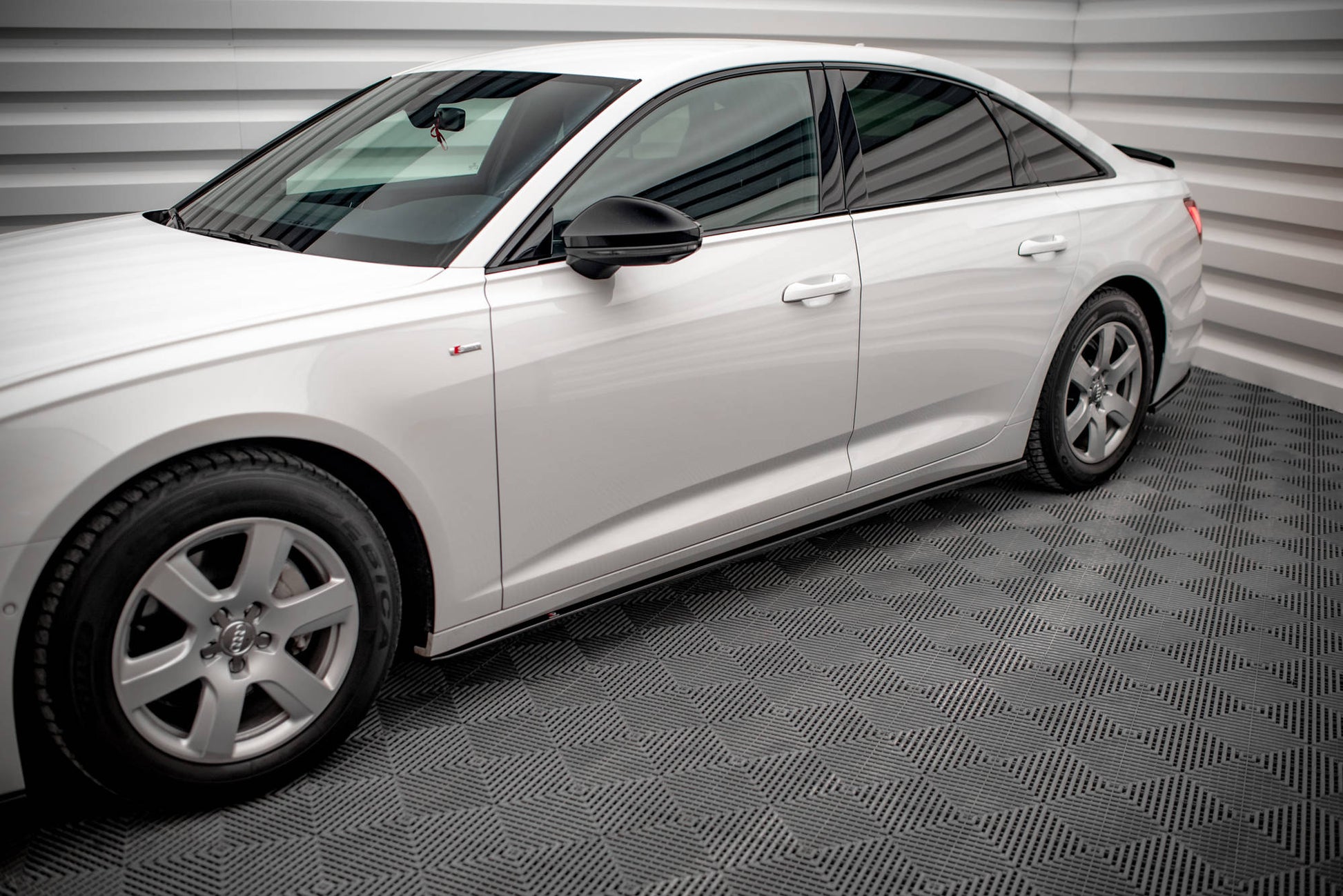 Seitenschweller Ansatz für Audi A6 C8 schwarz Hochglanz