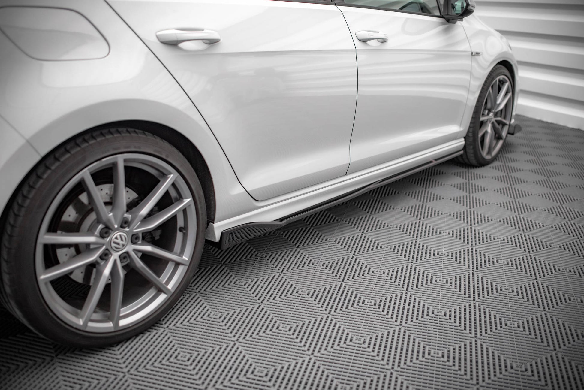 Seitenschweller Ansatz für V.2 für Volkswagen Golf R Mk7 schwarz Hochglanz