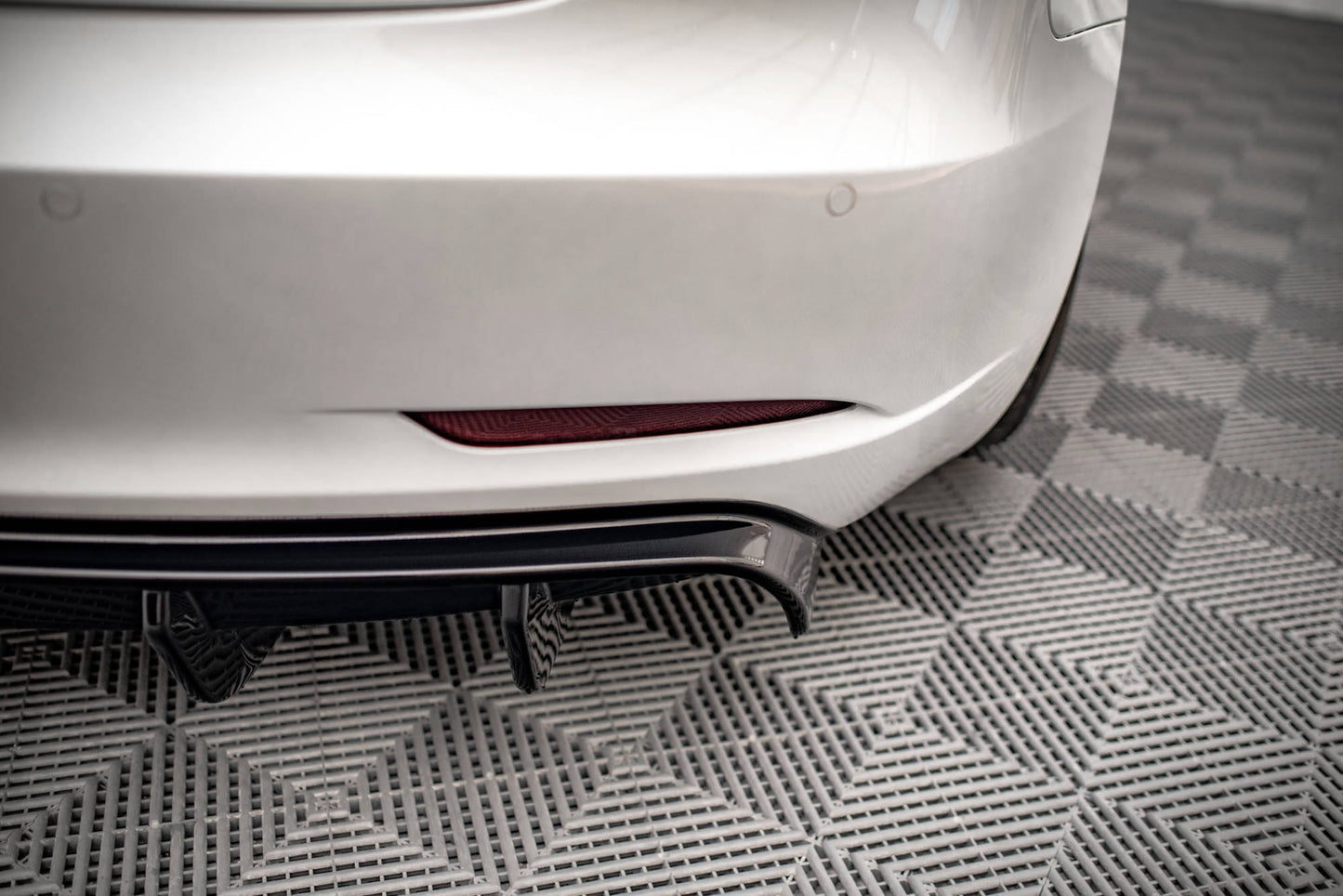 Diffusor Heck Ansatz V.2 für Tesla Model 3 schwarz Hochglanz