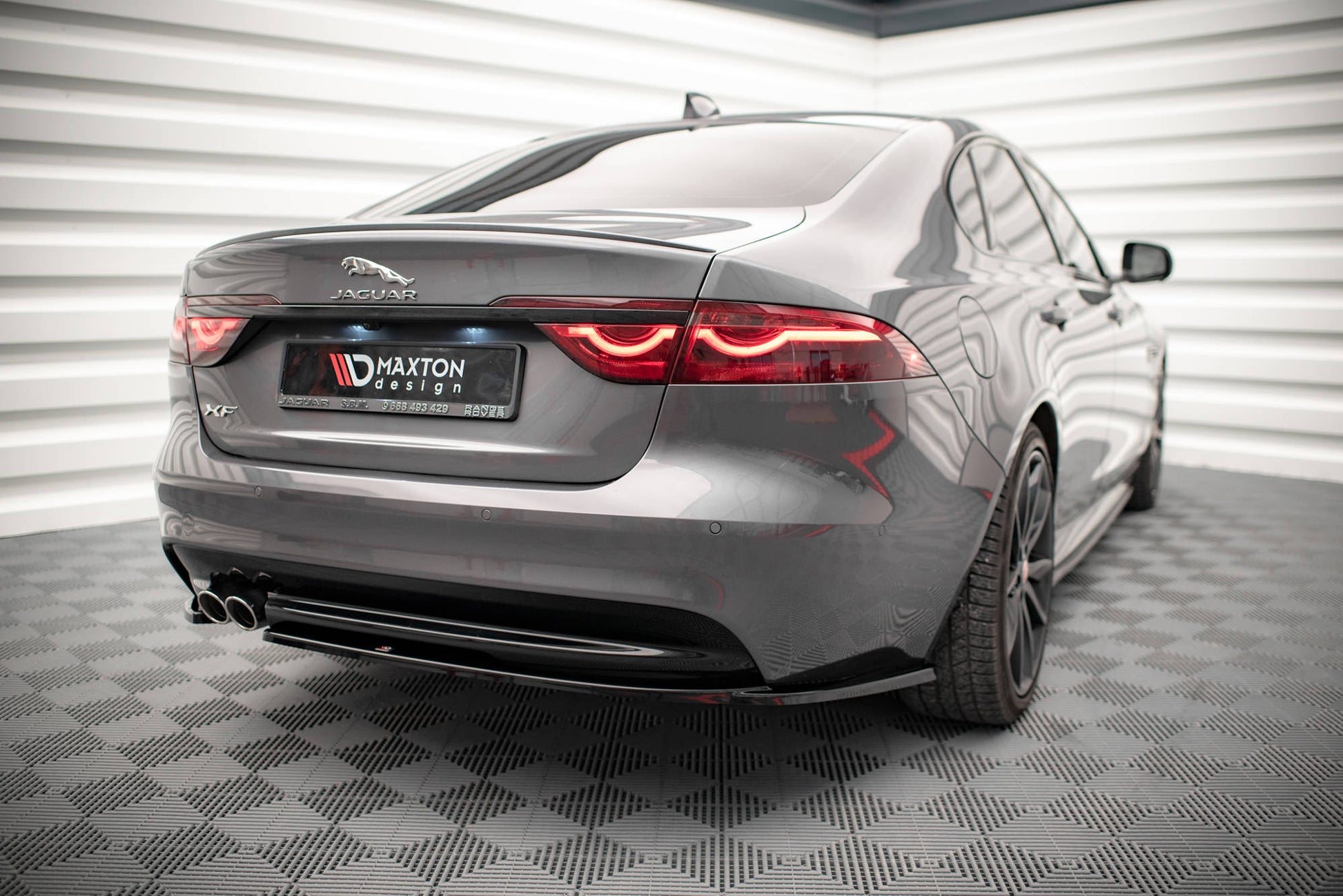 Heck Ansatz Flaps Diffusor für Jaguar XF R-Sport Mk2 schwarz Hochglanz