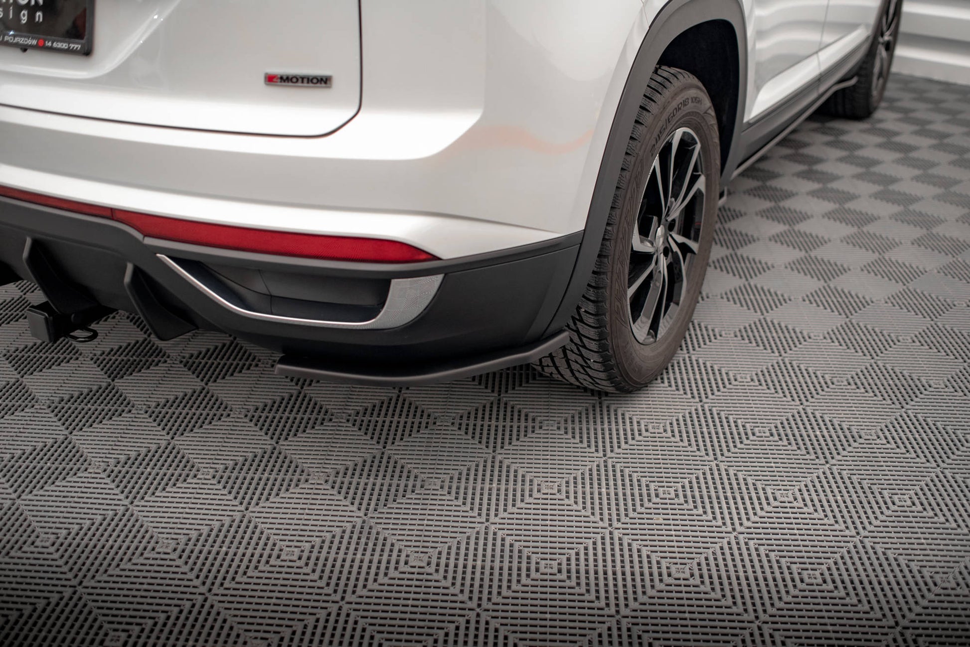 Heck Ansatz Flaps Diffusor für Volkswagen Atlas Cross schwarz Hochglanz