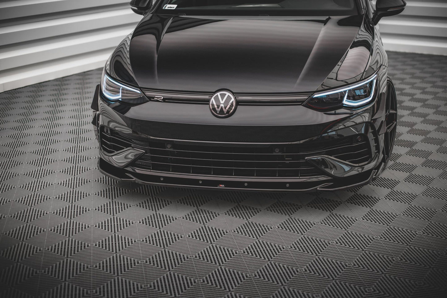 Front Ansatz V.4 für Volkswagen Golf R Mk8 schwarz matt