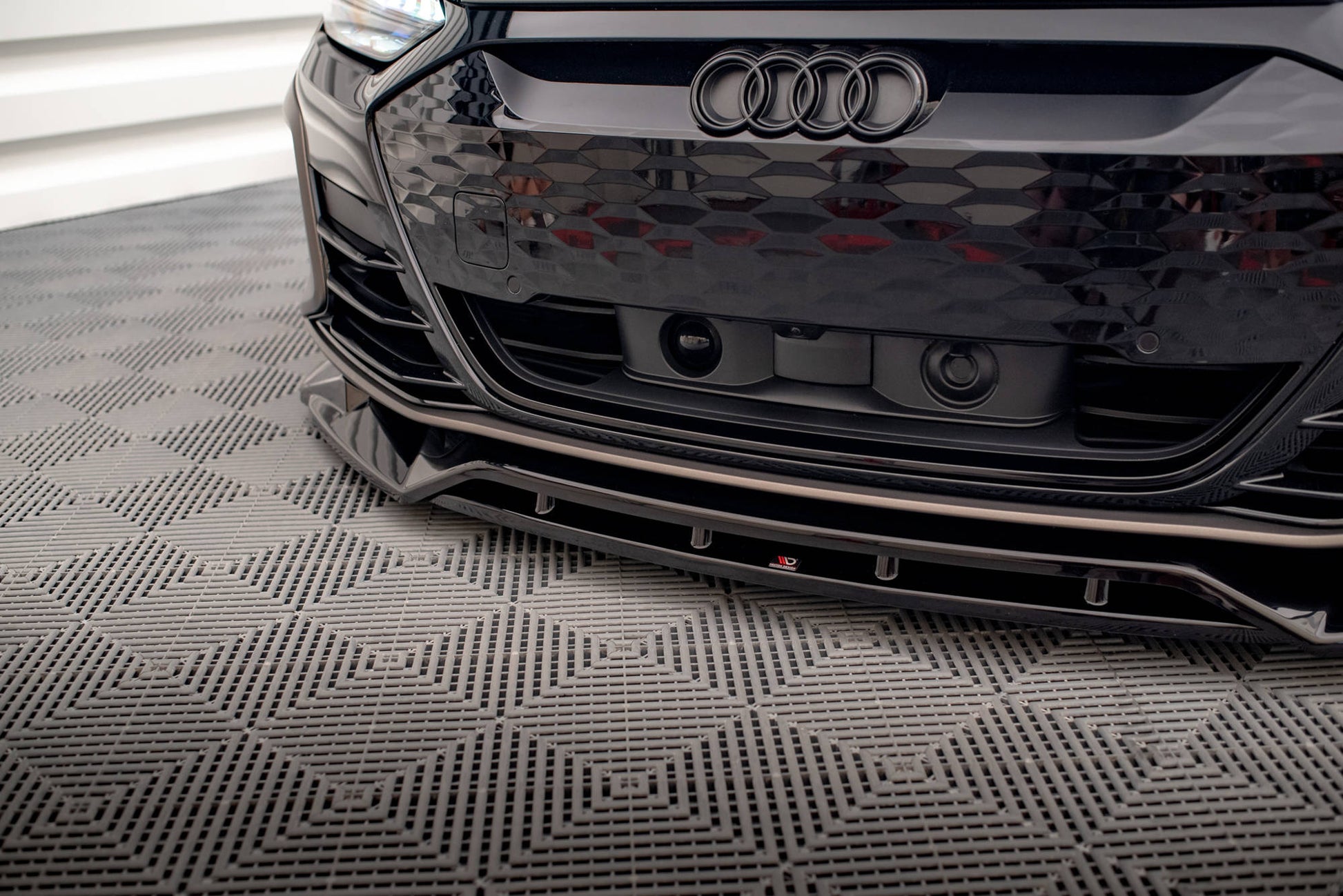 Front Ansatz V.2 für Audi e-Tron GT / RS GT Mk1 schwarz Hochglanz