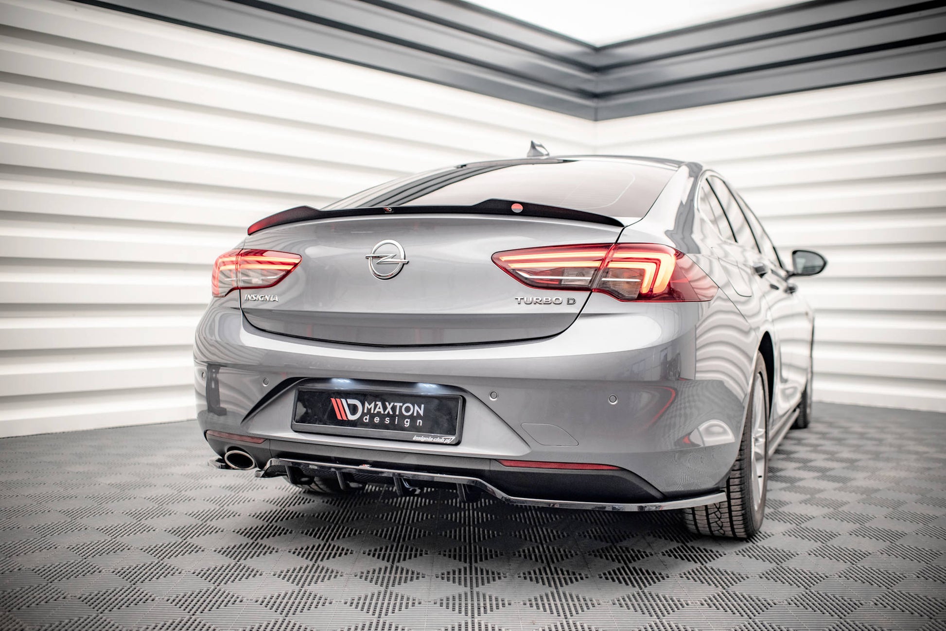 Mittlerer Diffusor Heck Ansatz DTM Look für Opel Insignia Mk2 schwarz matt