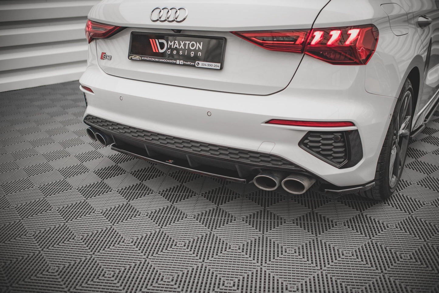 Mittlerer Diffusor Heck Ansatz für Audi S3 Sportback 8Y Carbon Look
