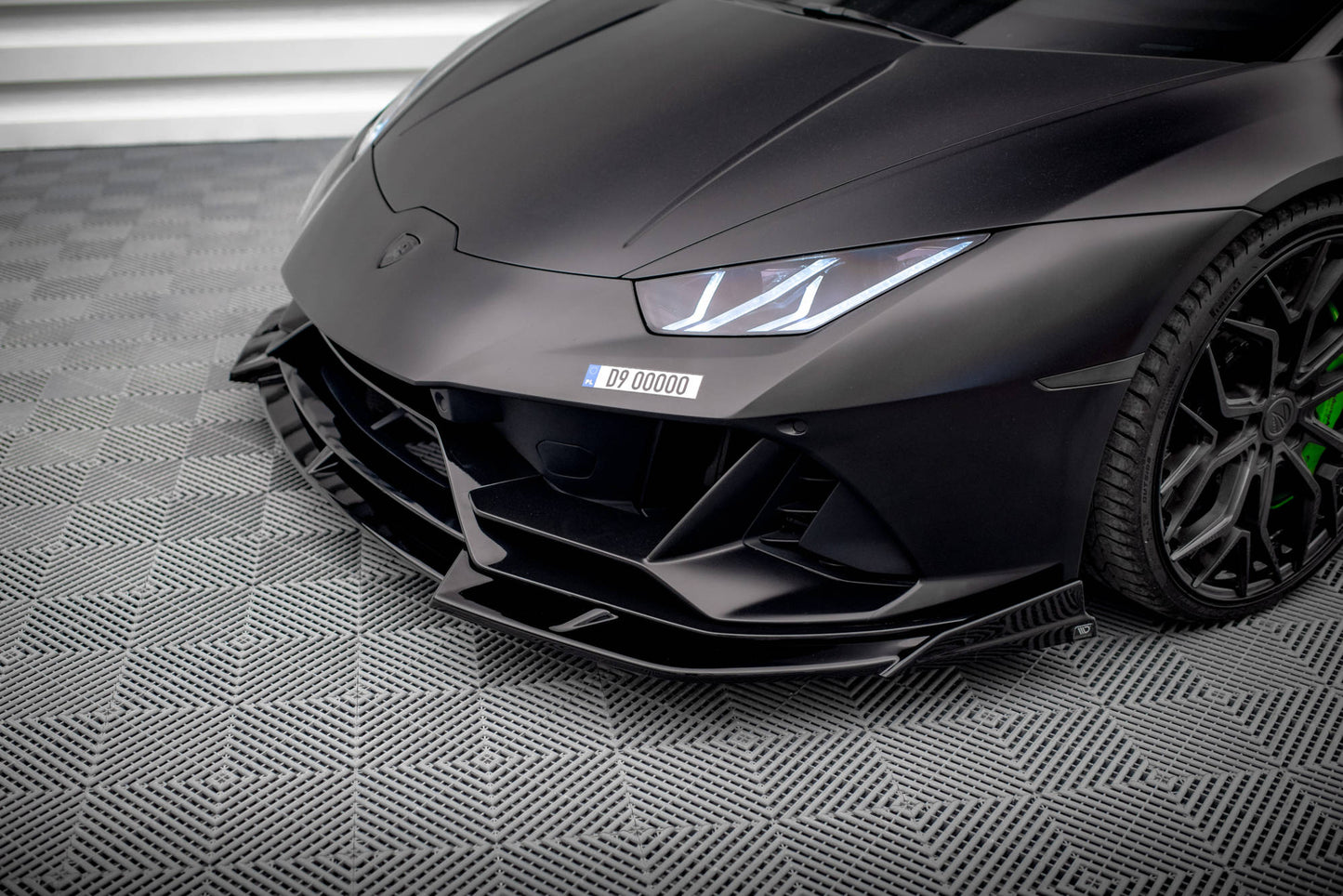 Front Ansatz für Lamborghini Huracan EVO schwarz Hochglanz