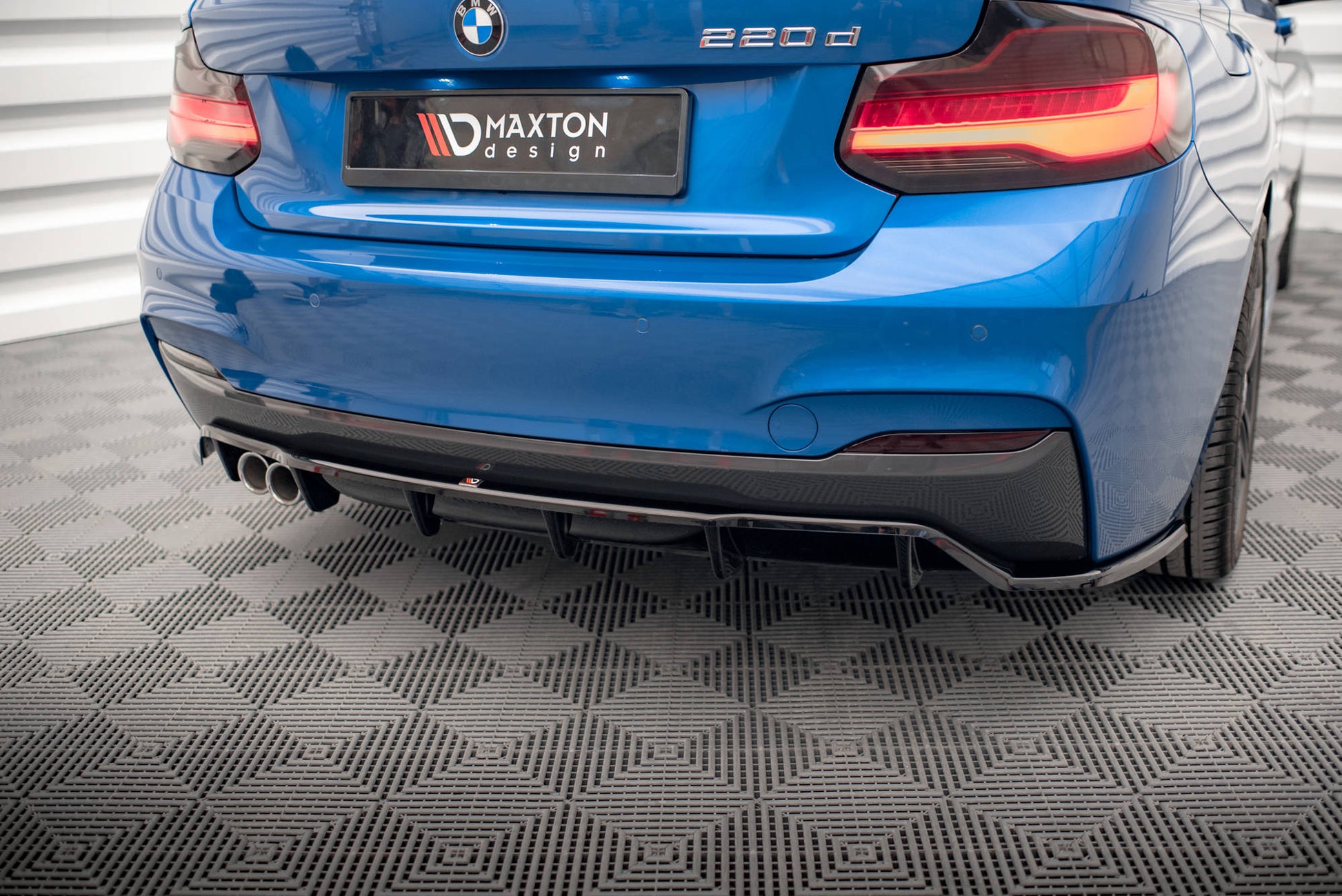 Mittlerer Diffusor Heck Ansatz DTM Look für BMW 2 M-Paket F22 schwarz Hochglanz