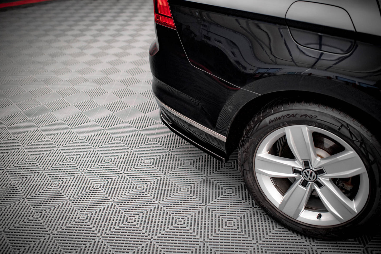 Heck Ansatz Flaps Diffusor für Volkswagen Passat B8 Facelift schwarz matt