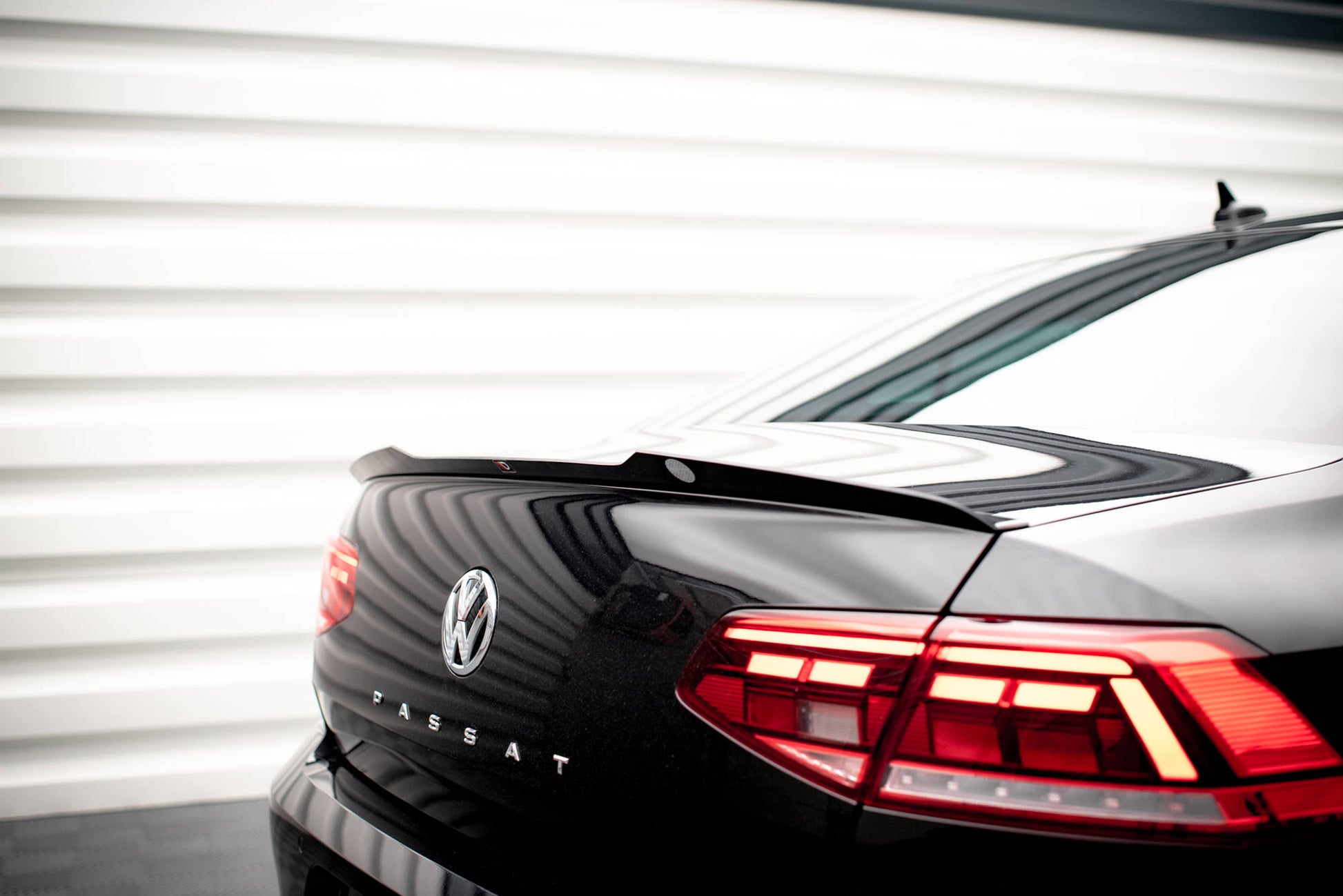 Spoiler CAP für Volkswagen Passat Limousine B8 Facelift schwarz matt