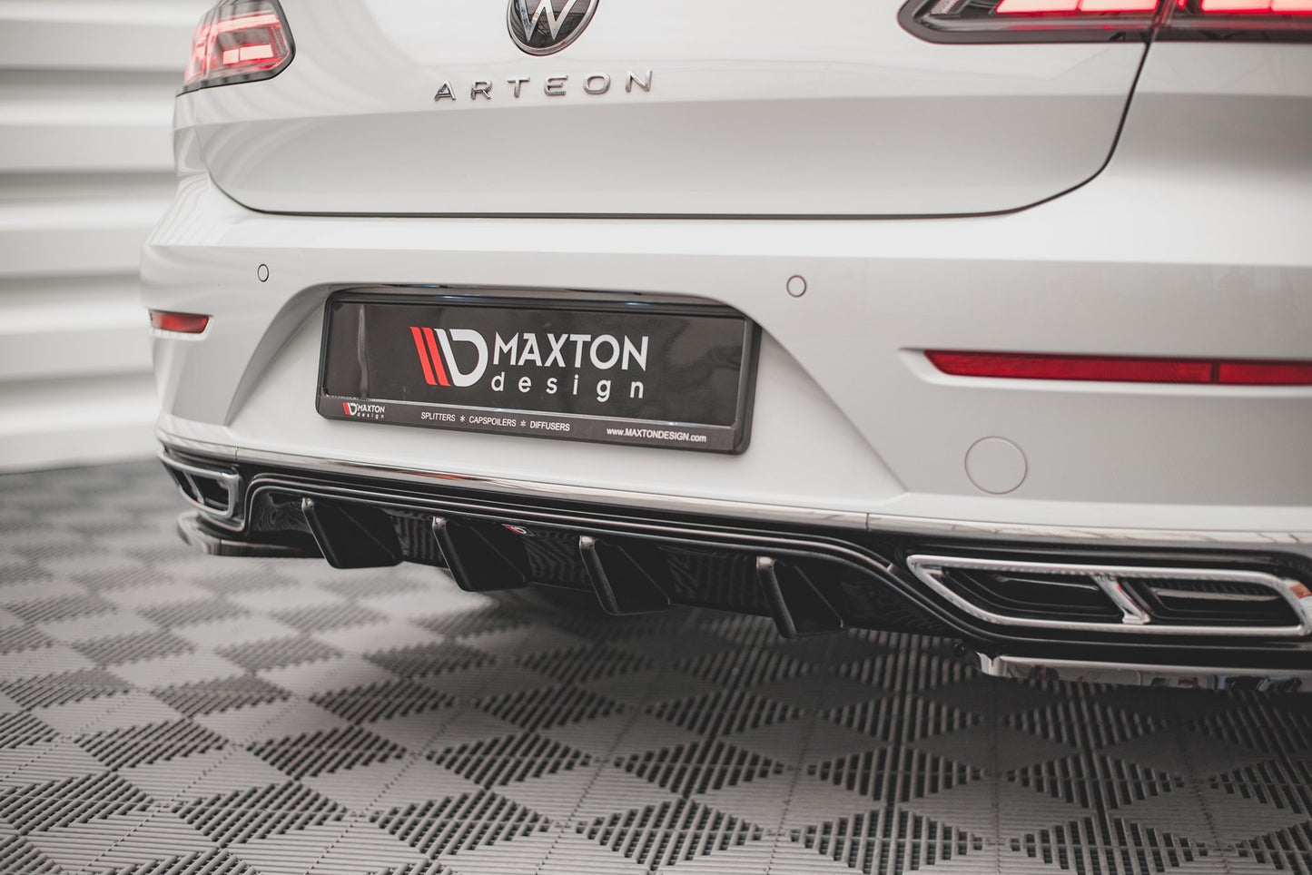 Diffusor Heck Ansatz für Volkswagen Arteon R-Line Facelift schwarz Hochglanz