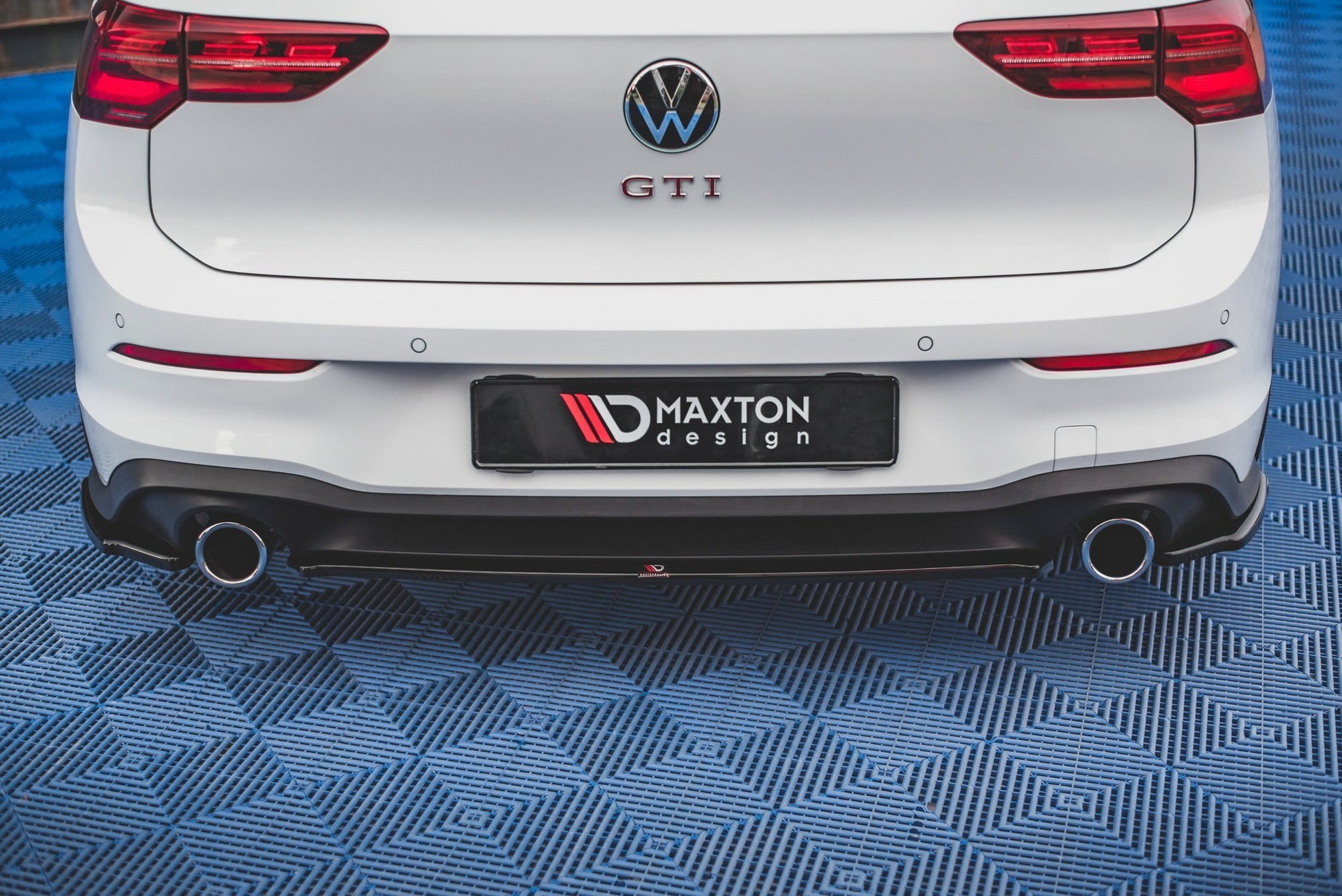 Mittlerer Diffusor Heck Ansatz für Volkswagen Golf 8 GTI Carbon Look