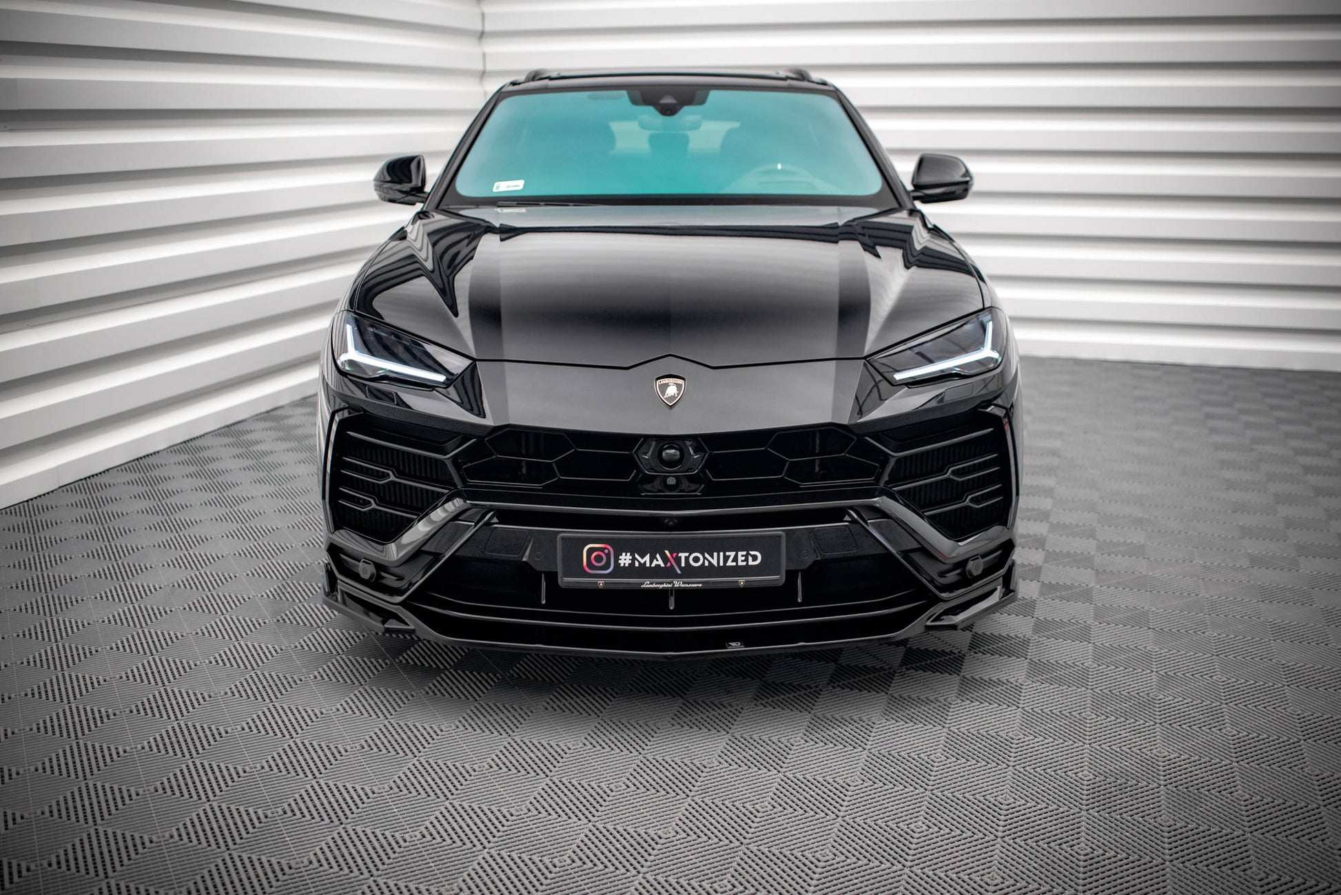 Front Ansatz V.3 für Lamborghini Urus Mk1 schwarz Hochglanz