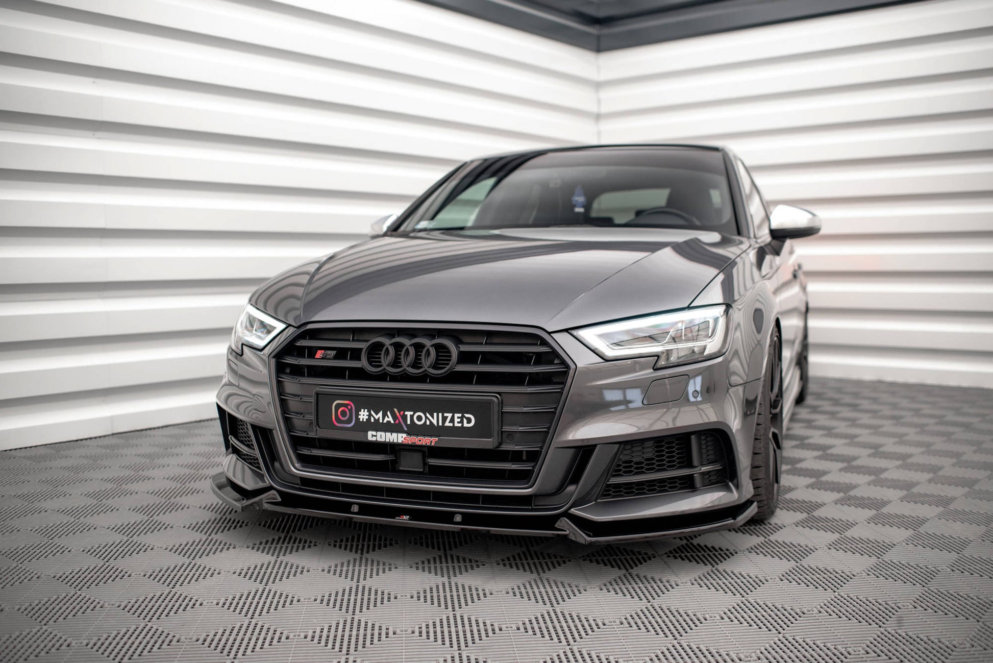 Front Ansatz V.1 für Audi S3 Sportback 8V Facelift schwarz Hochglanz