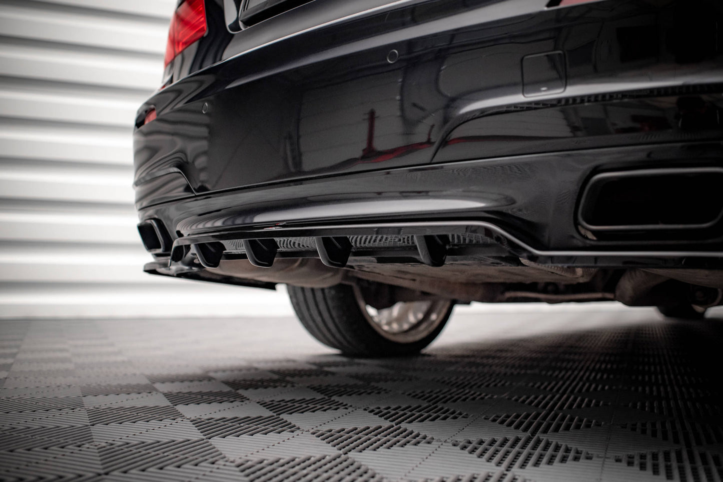 Mittlerer Diffusor Heck Ansatz DTM Look für BMW 7 M-Paket F01 Carbon Look