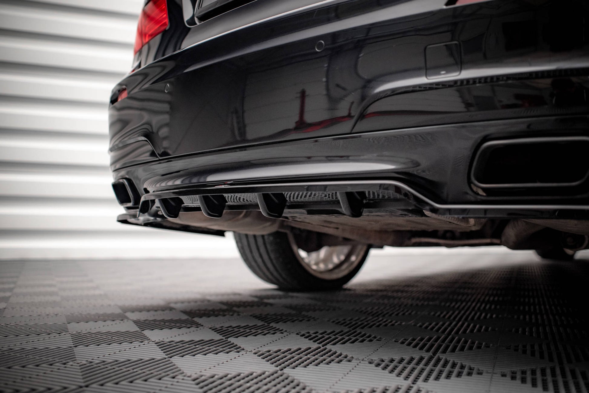Mittlerer Diffusor Heck Ansatz DTM Look für BMW 7 M-Paket F01 Carbon Look