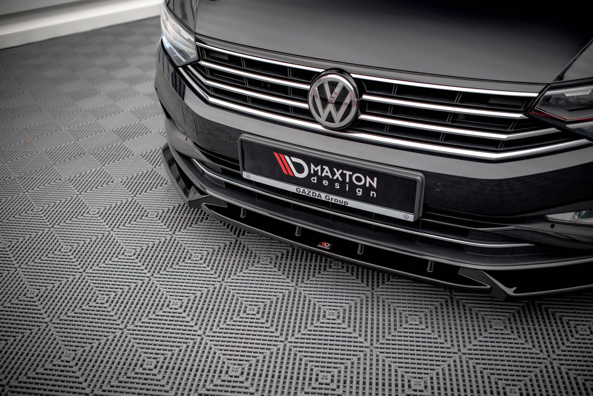 Front Ansatz V.2 für Volkswagen Passat B8 Facelift schwarz Hochglanz