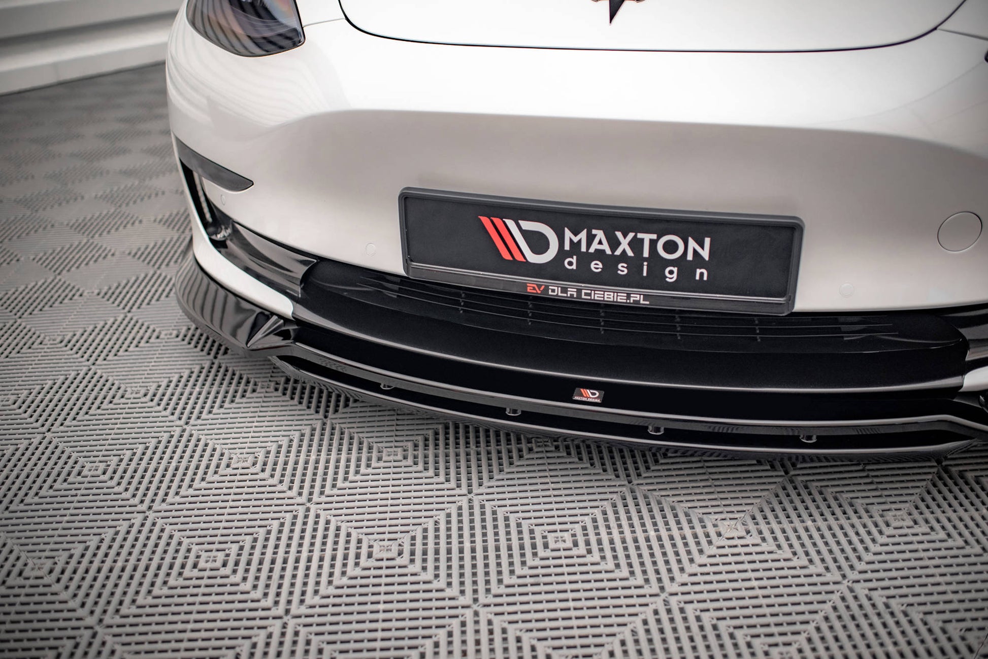 Front Ansatz V.3 für Tesla Model 3 schwarz Hochglanz