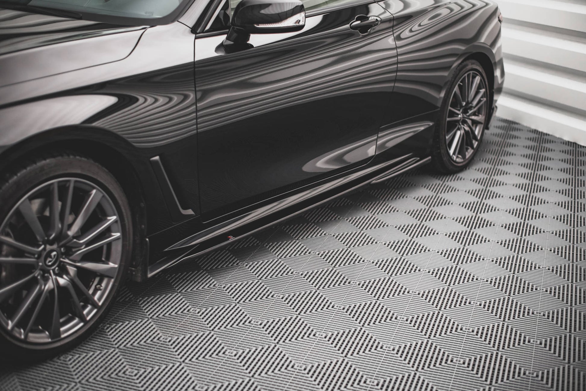 Seitenschweller Ansatz für Infiniti Q60 S Mk2 schwarz Hochglanz