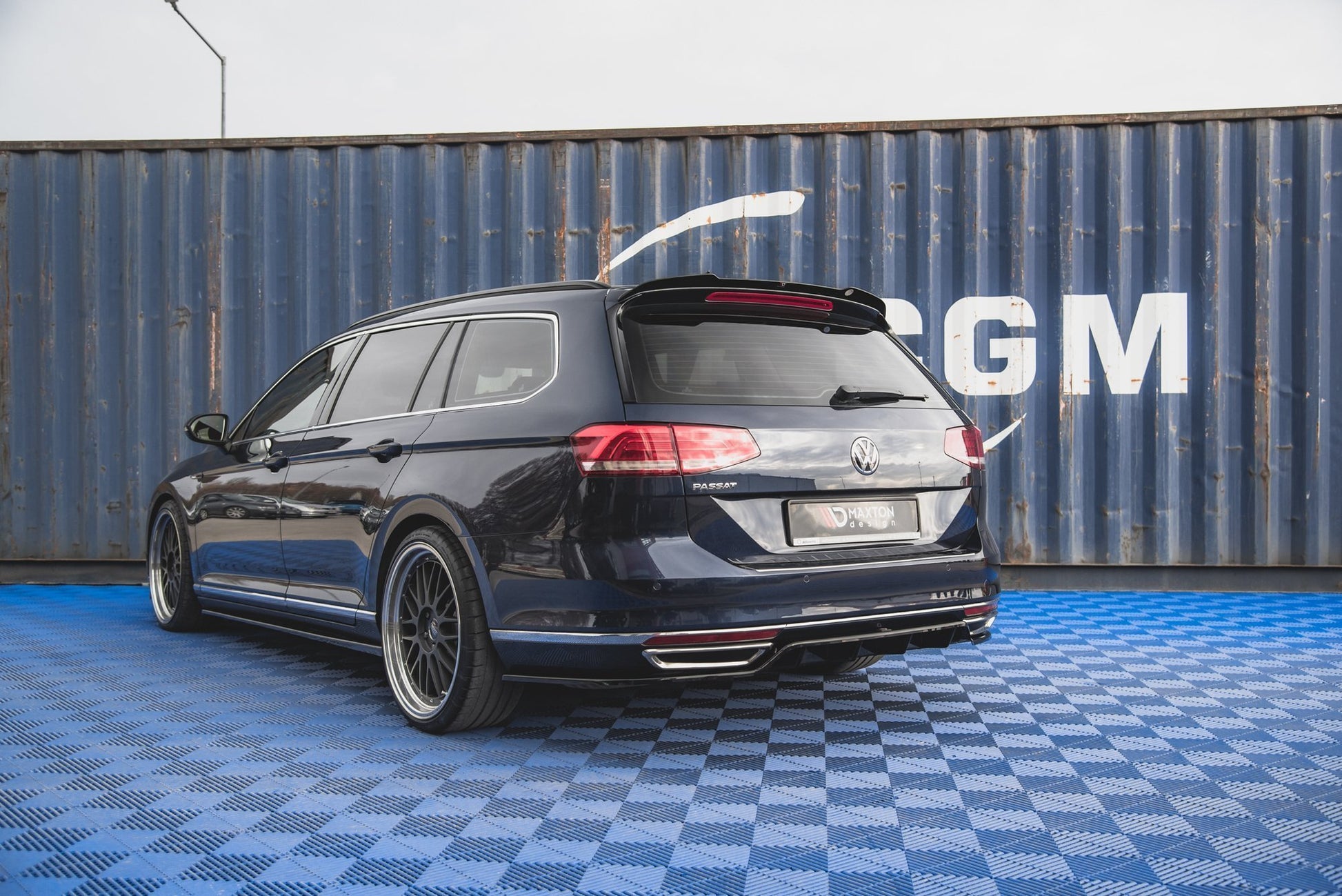 Mittlerer Diffusor Heck Ansatz DTM Look für Volkswagen Passat B8 schwarz matt