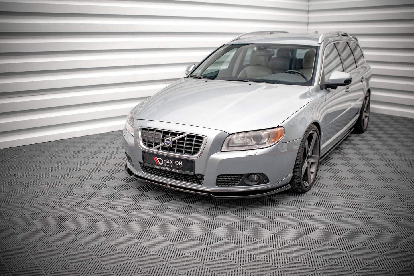 Front Ansatz V.2 für Volvo V70 Mk3 Carbon Look