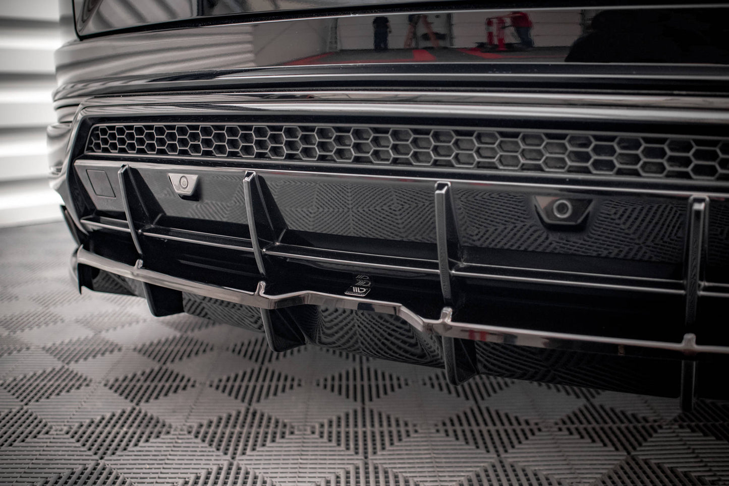 Mittlerer Diffusor Heck Ansatz DTM Look für Lamborghini Urus Mk1 schwarz Hochglanz