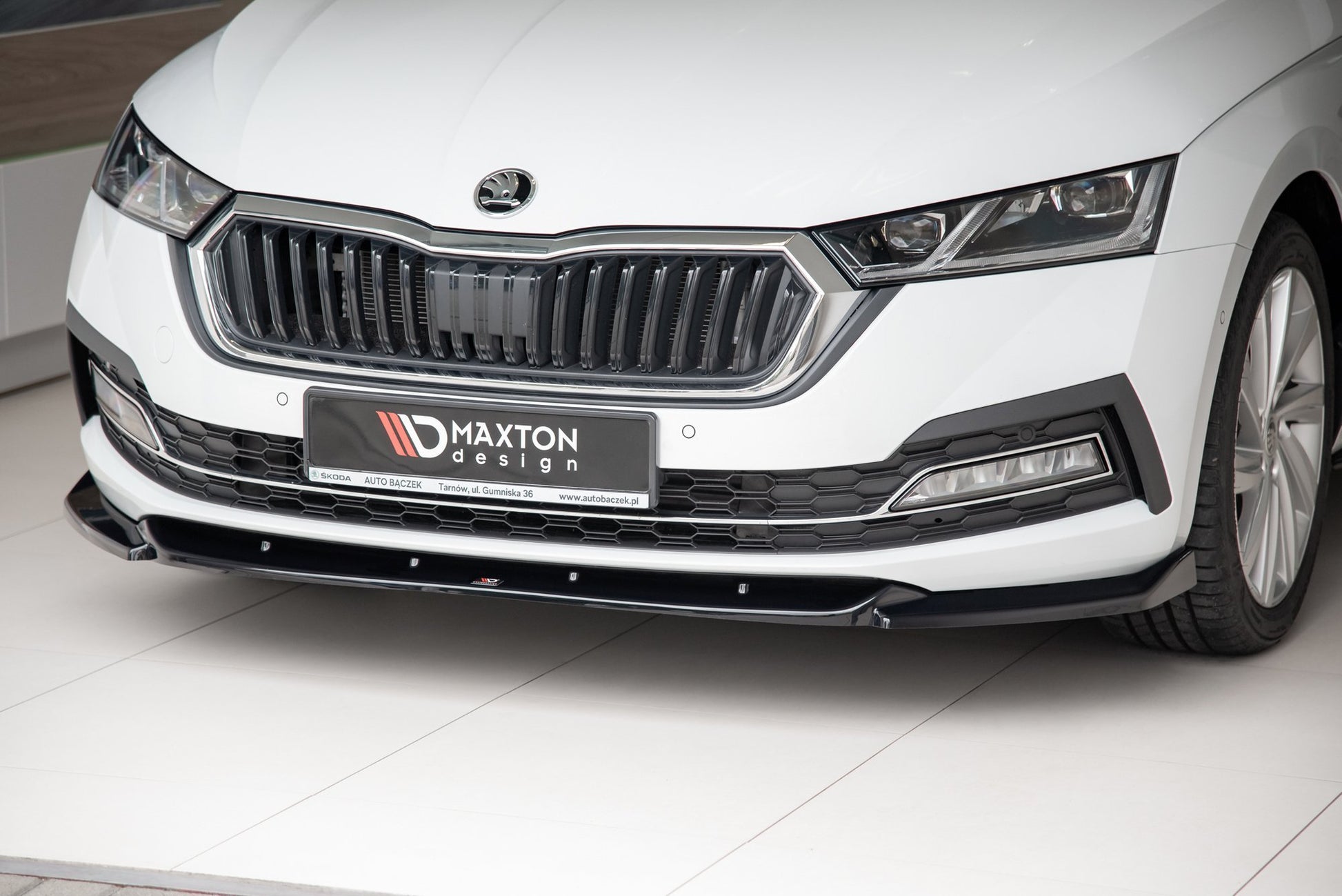Front Ansatz V.1 für Skoda Octavia Mk4 Carbon Look