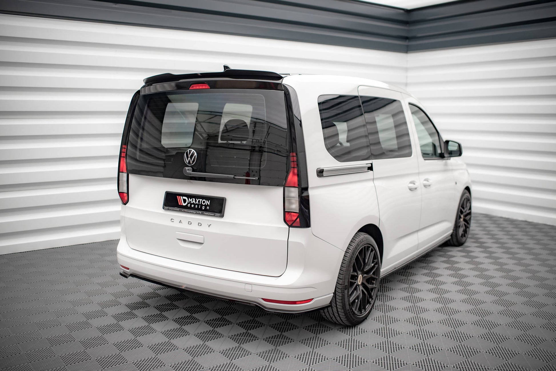 Mittlerer Diffusor Heck Ansatz für Volkswagen Caddy Mk5 schwarz Hochglanz
