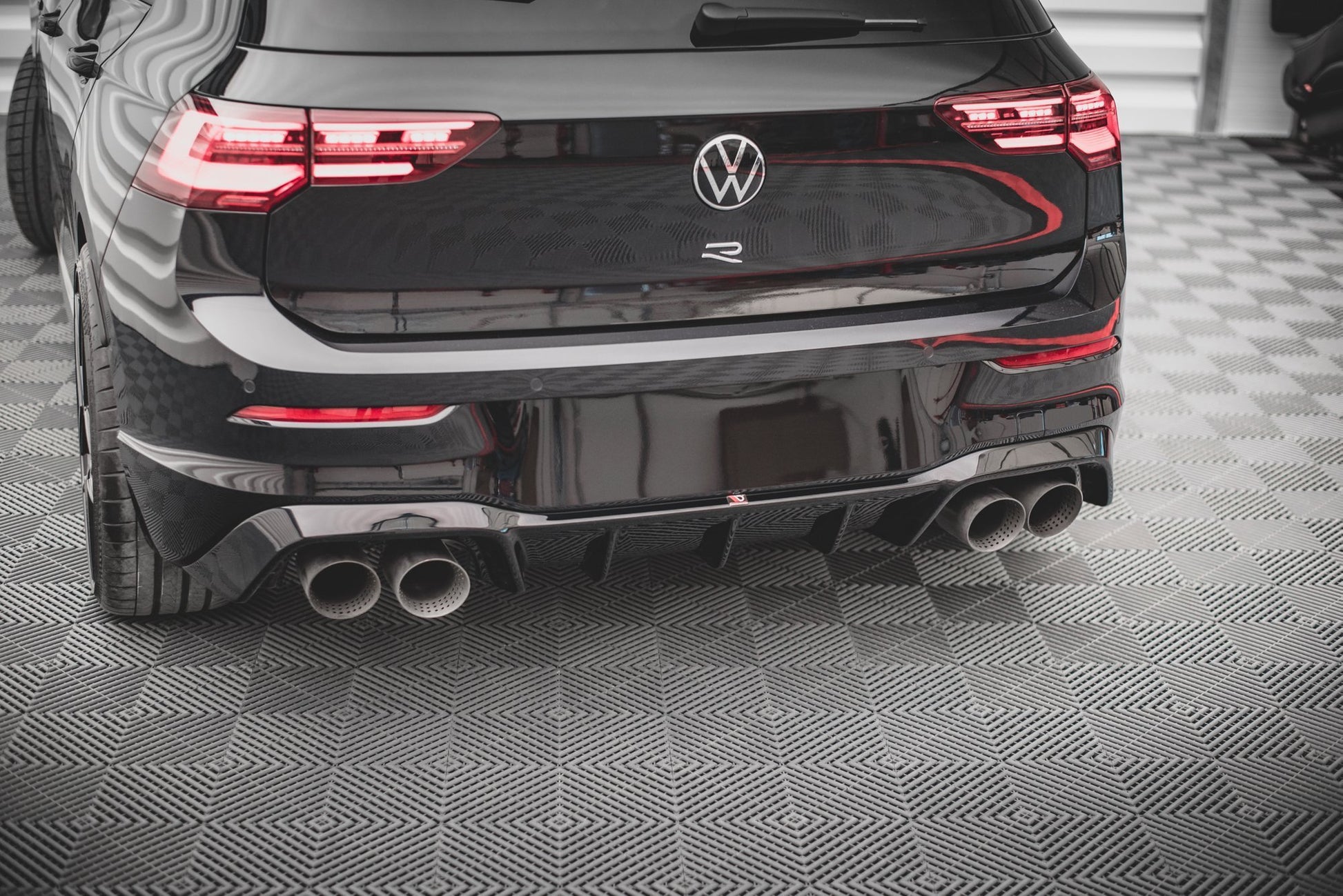 Diffusor Heck Ansatz V.1 für Volkswagen Golf R Mk8 schwarz matt