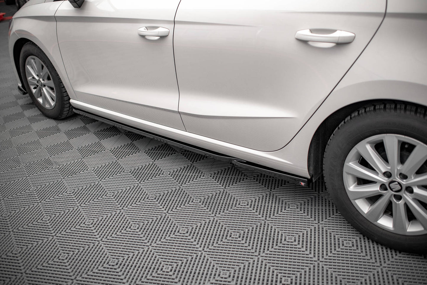 Seitenschweller Ansatz für V.2 für Seat Ibiza FR/ Standard Mk5 Carbon Look