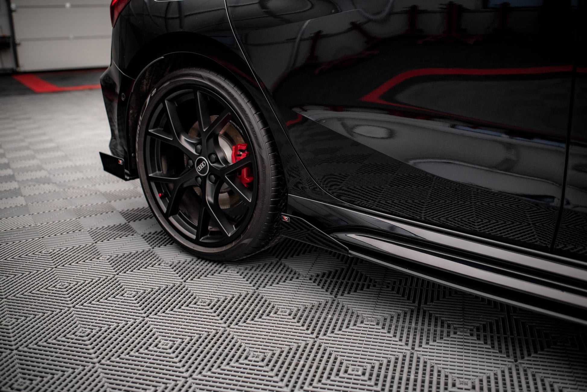 Side Flaps Audi RS3 Sportback 8Y schwarz Hochglanz