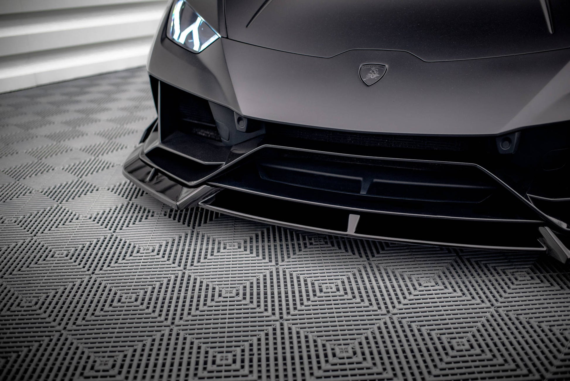 Front Ansatz für Lamborghini Huracan EVO schwarz Hochglanz