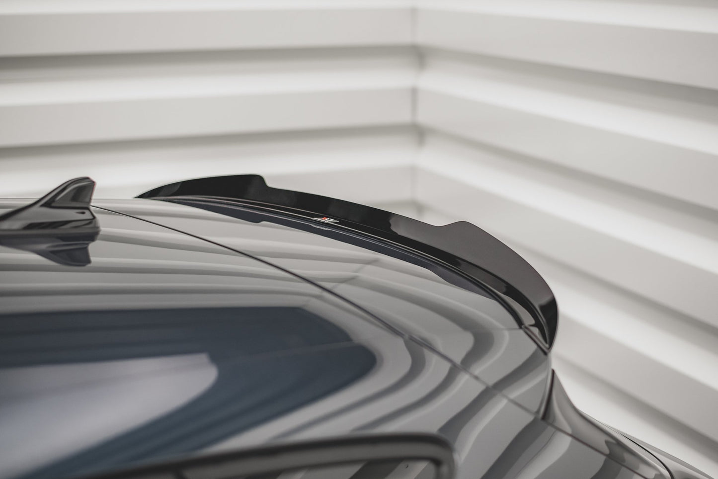 Spoiler CAP für Seat Leon FR Hatchback Mk4 schwarz Hochglanz