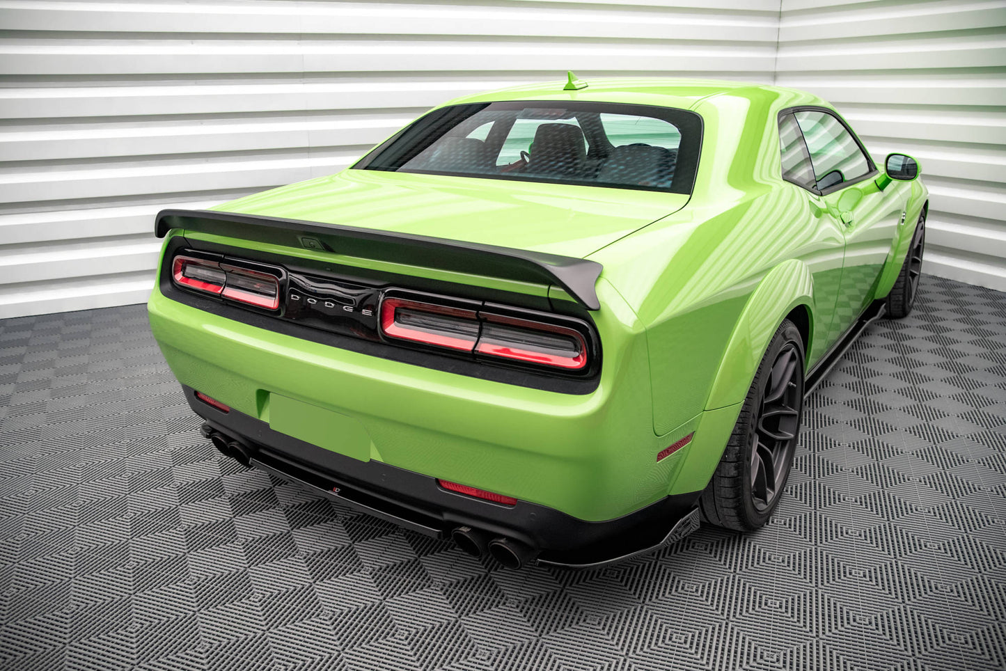 Mittlerer Diffusor Heck Ansatz für Dodge Challenger SRT Hellcat Mk3 schwarz Hochglanz