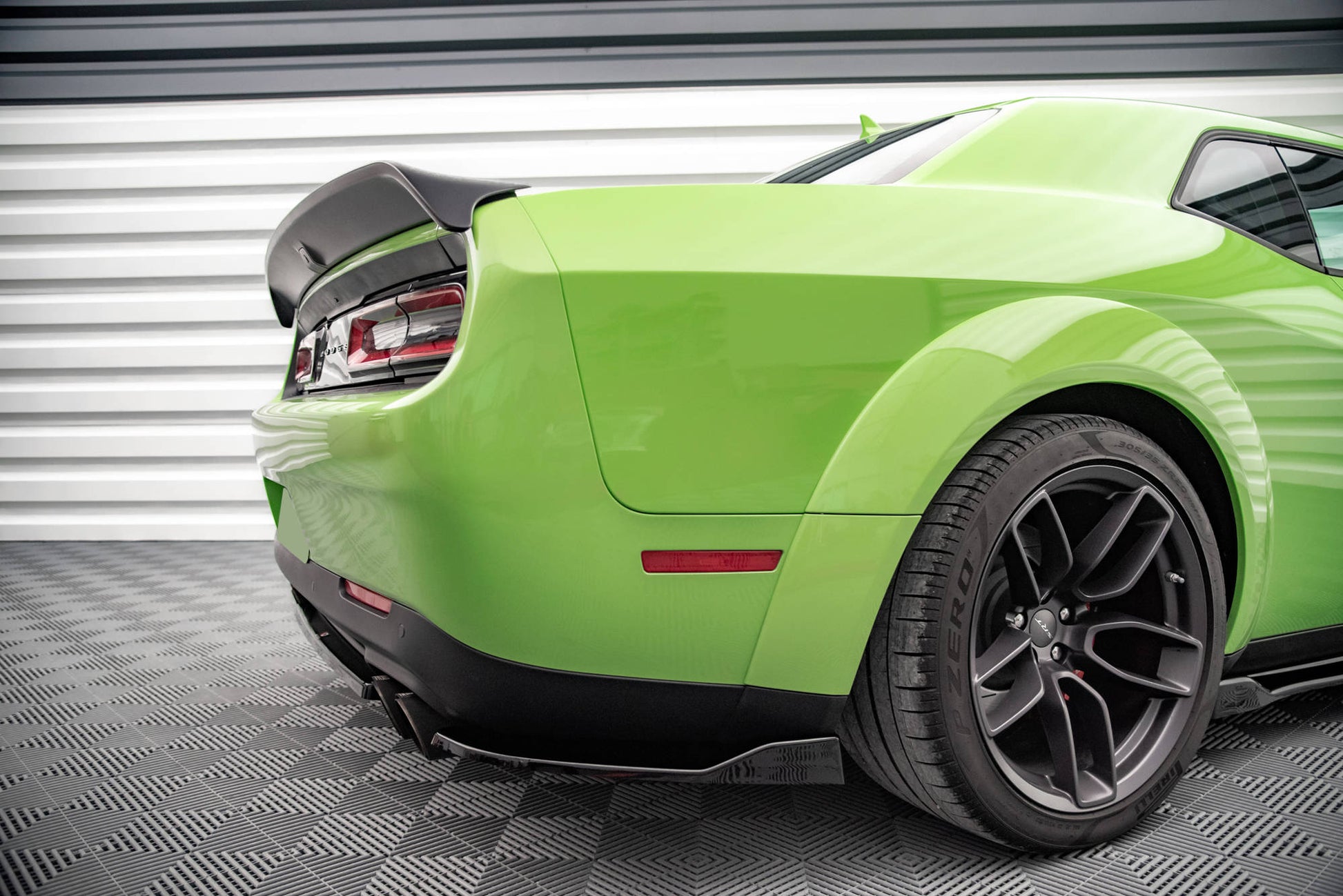 Heck Ansatz Flaps Diffusor für Dodge Challenger SRT Hellcat Mk3 schwarz Hochglanz