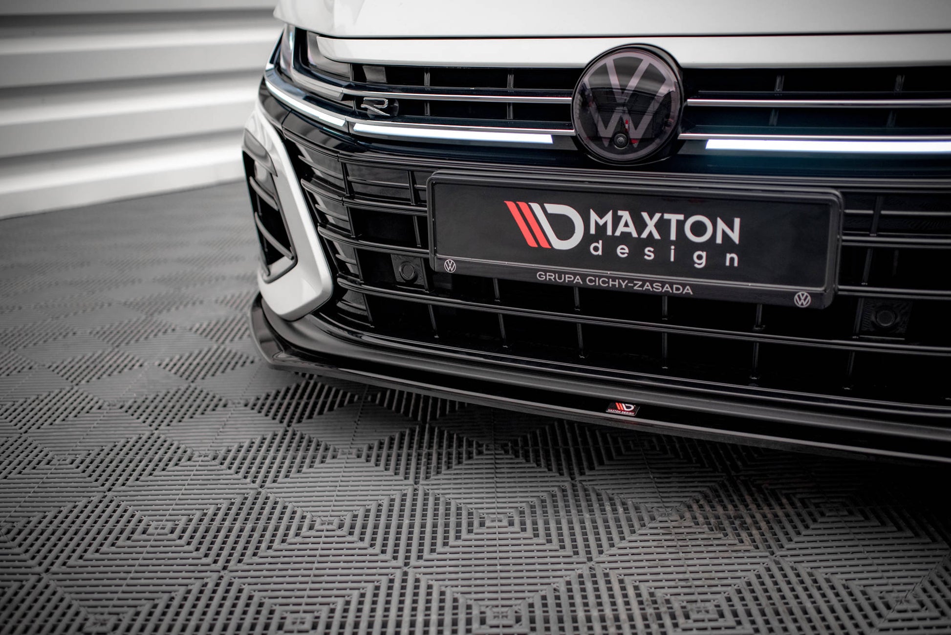 Front Ansatz V.3 für Volkswagen Arteon R schwarz Hochglanz