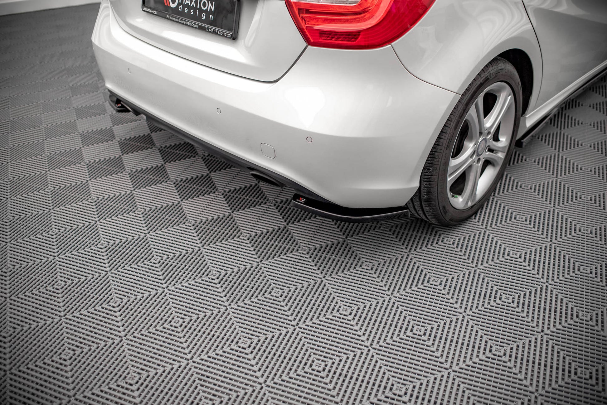 Heck Ansatz Flaps Diffusor V.2 für Mercedes-Benz A W176 schwarz matt