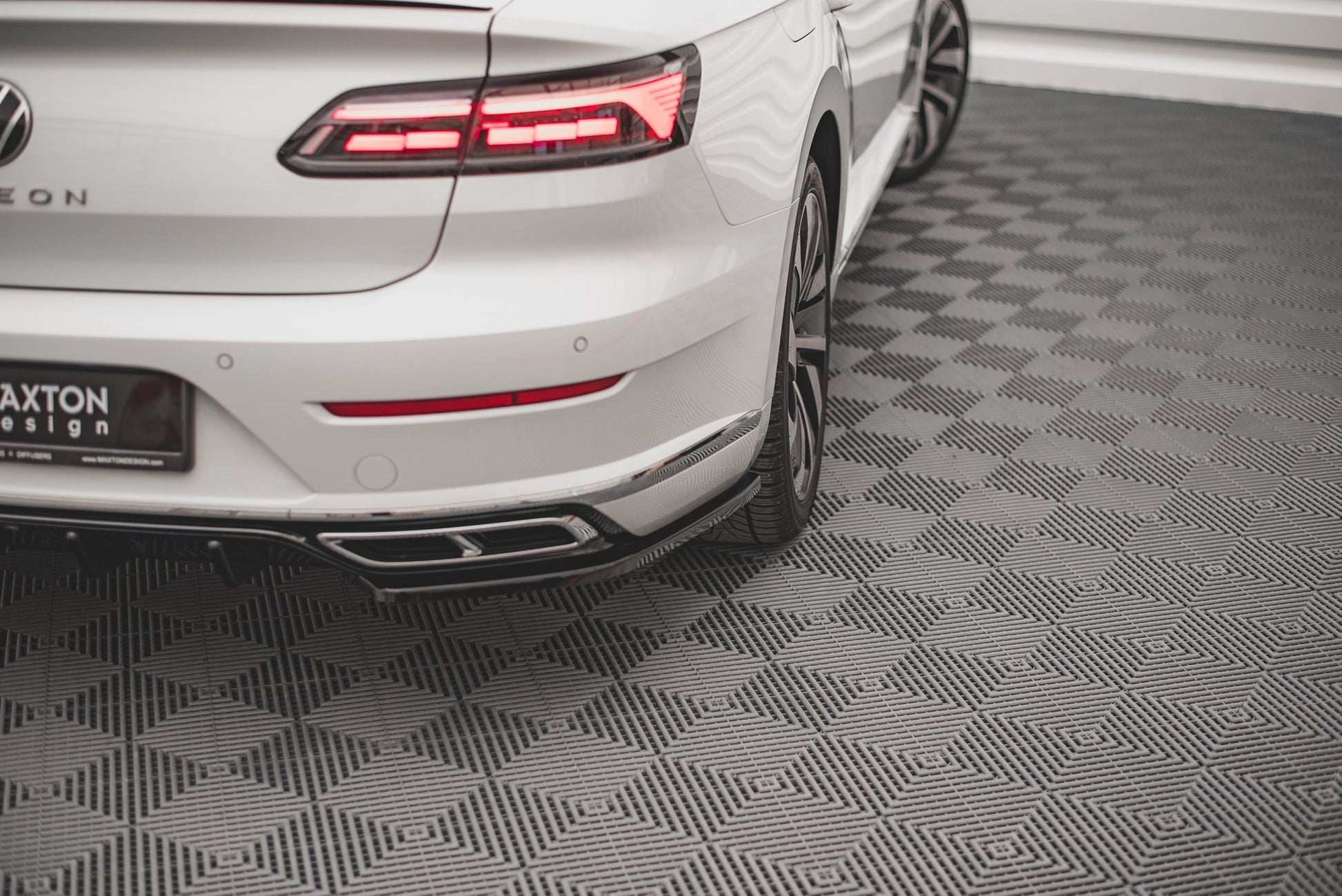 Heck Ansatz Flaps Diffusor für Volkswagen Arteon R-Line Facelift Carbon Look