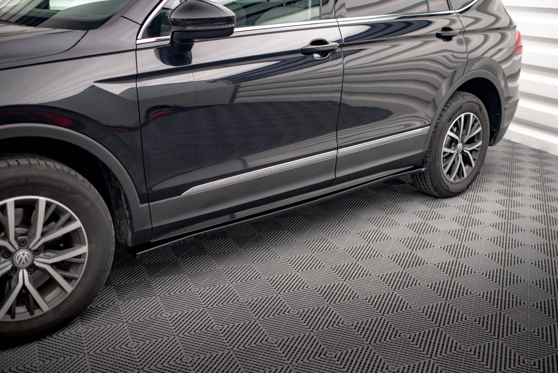 Seitenschweller Ansatz für Volkswagen Tiguan Allspace Mk2 schwarz Hochglanz