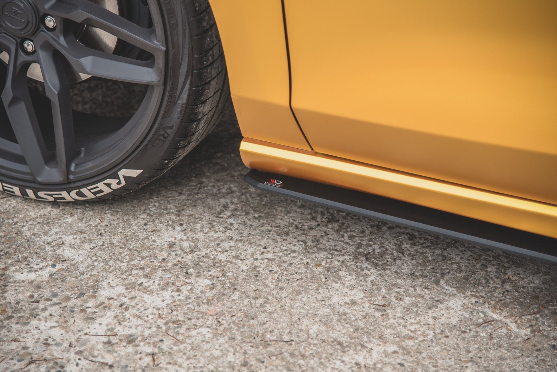 Robuste Racing Seitenschweller Ansatz für für + Flaps Ford Focus ST / ST-Line Mk4 schwarz Hochglanz