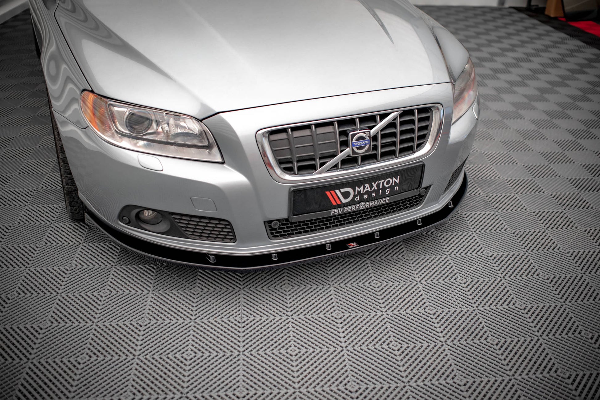 Front Ansatz V.1 für Volvo V70 Mk3 schwarz Hochglanz