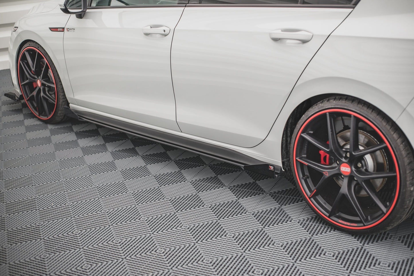 Side Flaps Volkswagen Golf 8 GTI / GTI Clubsport schwarz Hochglanz