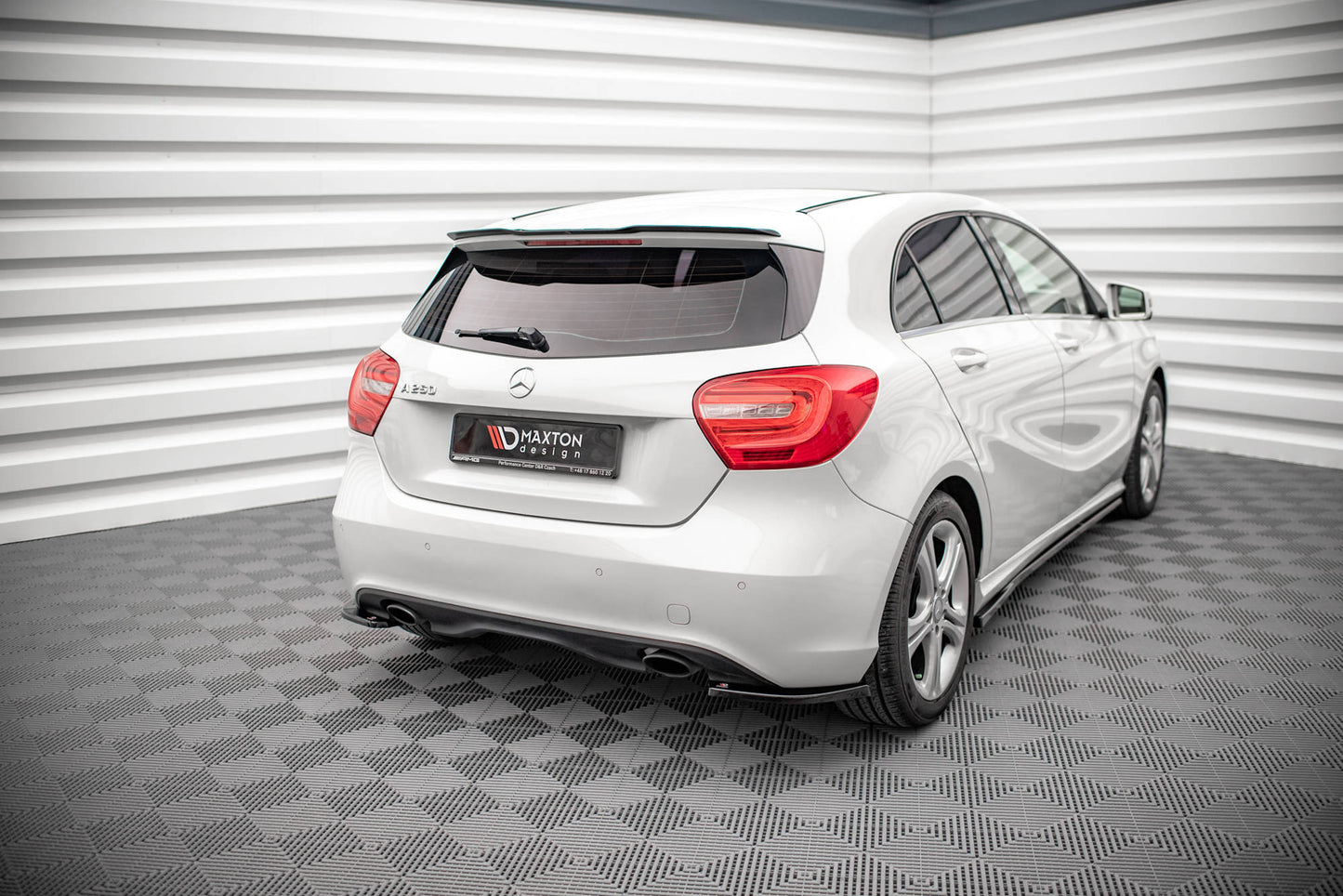Heck Ansatz Flaps Diffusor V.2 für Mercedes-Benz A W176 schwarz Hochglanz